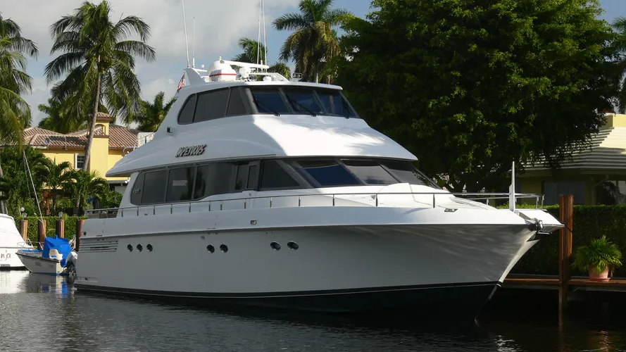 christine-motor-yacht-lazzara-80-sc-2002-25m-front-profile