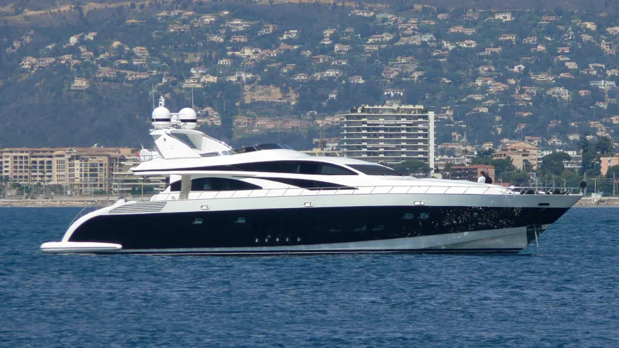 lis-motor-yacht-leopard-32-sport-2007-32m-profile