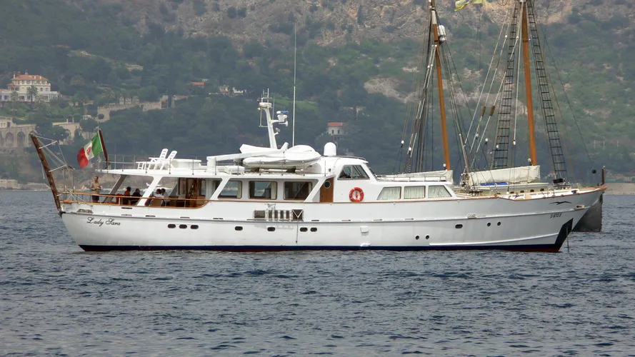 lady-sara-motor-yacht-costaguta-1964-28m-profile