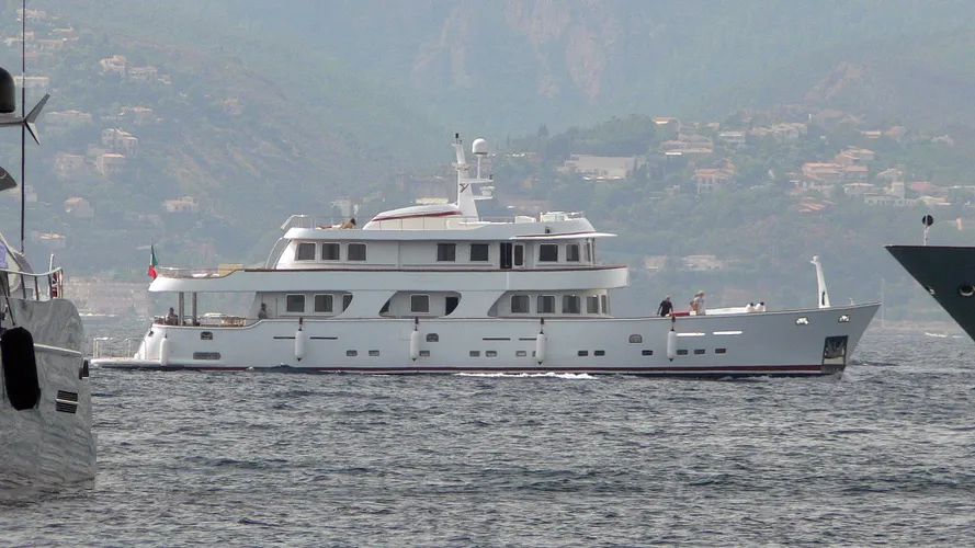 tananai-explorer-yacht-terranova-115-2008-35m-profile