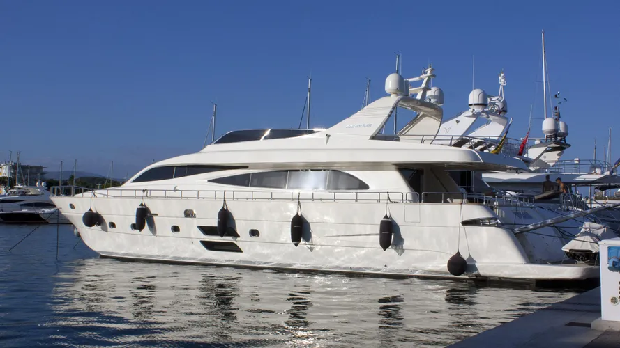 titan-motor-yacht-canados-86-2011-26m-profile