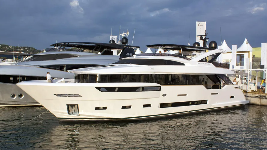 7 seconds motor yacht dl dreamline 2015 26m front profile