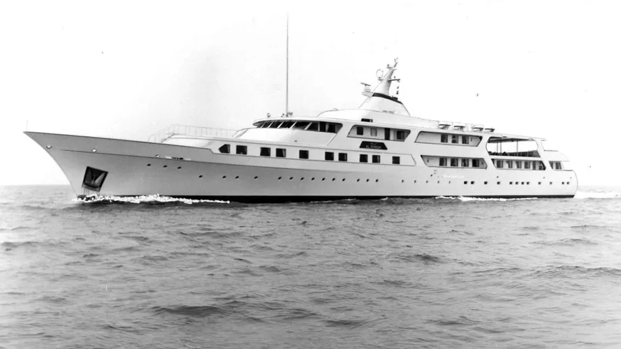 al-riyadh-motor-yacht-feadship-1978-65m-cruising