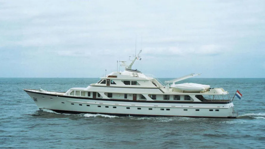 valeria-motor-yacht-feadship-1974-44m-curising