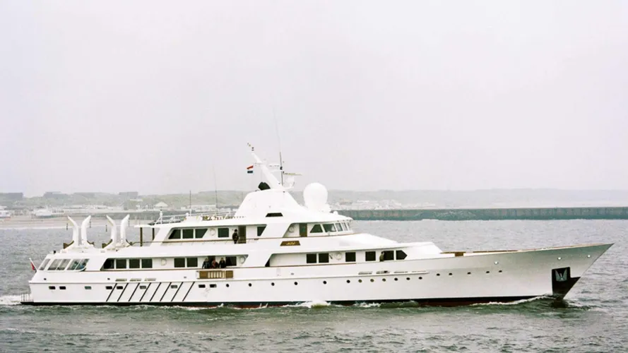 Abu-Al-Abyadh-motor-yacht-feadship-1080-52m-cruising