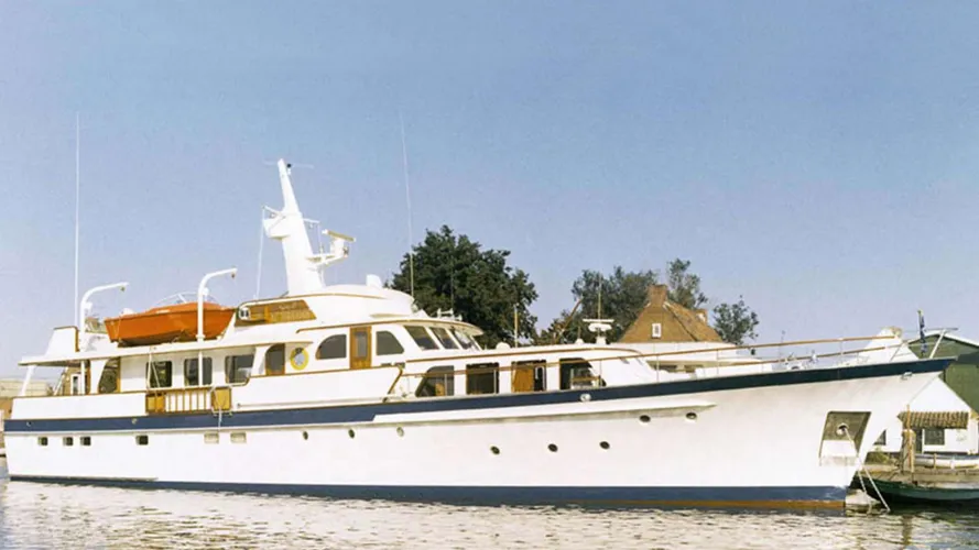 Al-Direiyah-motor-yacht-feadship-1970-28m-front-profile