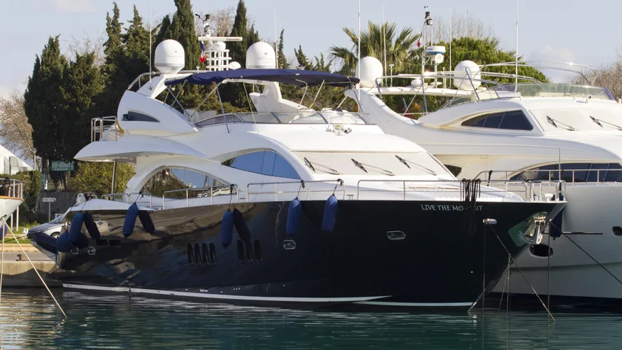 yunona-live-the-moment-motor-yacht-sunseeker-2008-28m-bow