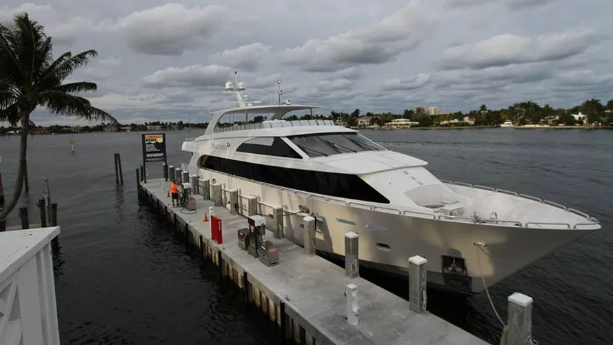 renaissance-motor-yacht-hargrave-116-2016-35m-bow