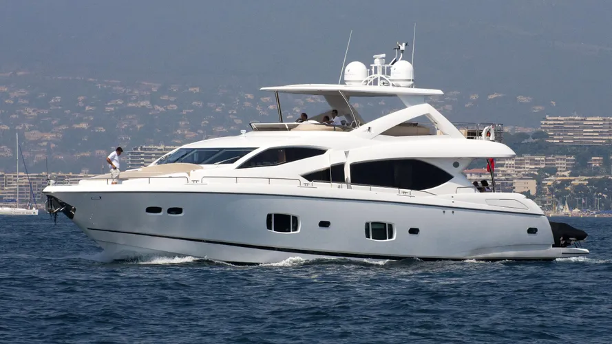 halwa-motor-yacht-sunseeker-88-2010-27m-profile