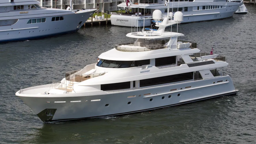 endeavour-motor-yacht-westport-130-2012-40m-half-profile