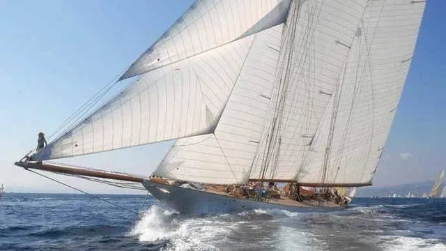 elena-yacht-exterior-bow