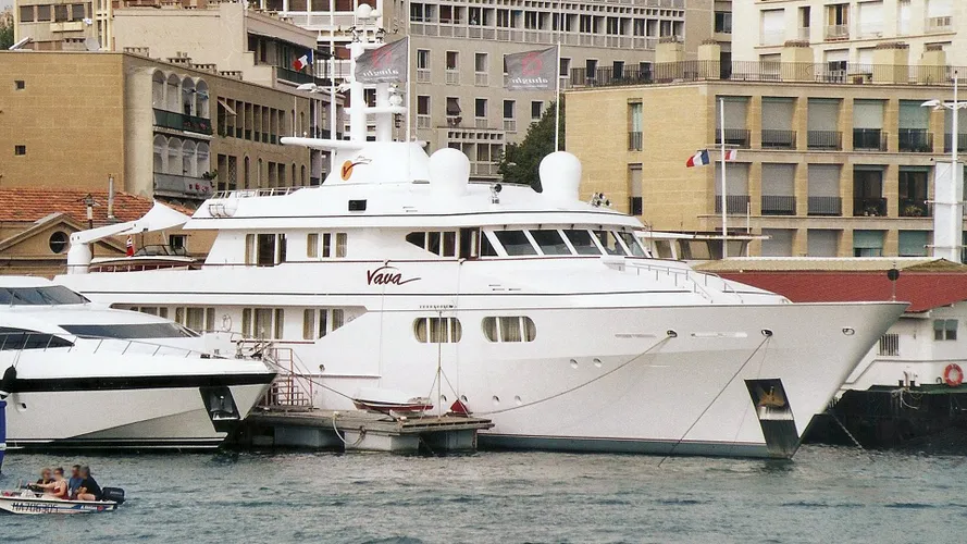 vava-motor-yacht-feadship-1996-47m-profile
