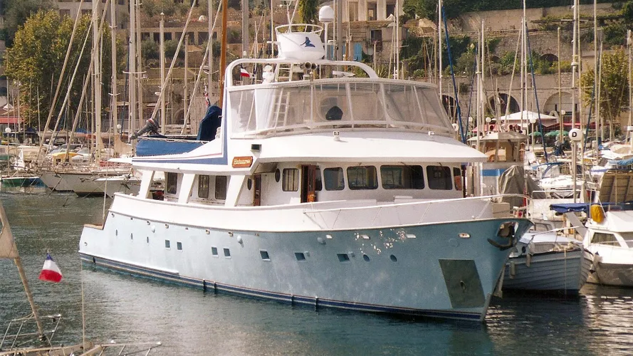 enchantress-motor-yacht-breaux-baycraft-1968-32m-profile-bow