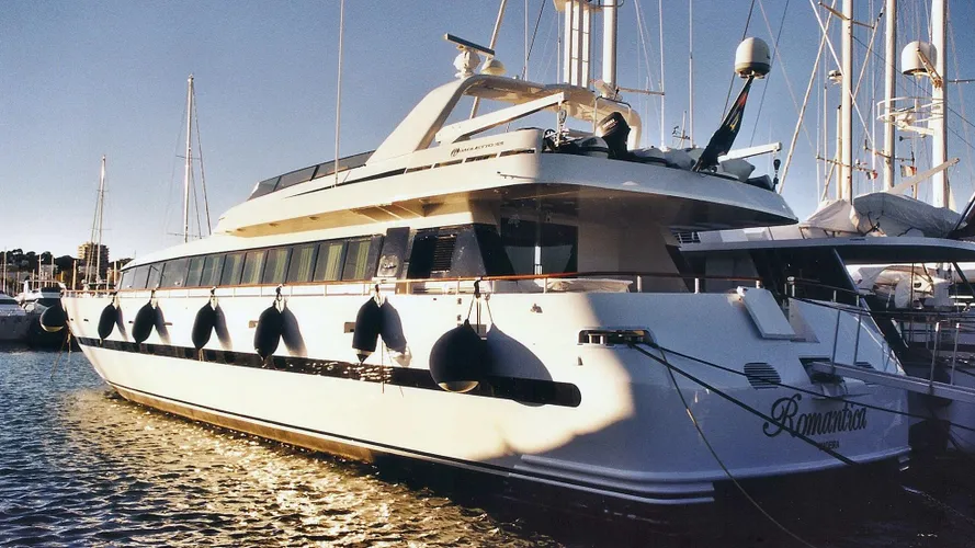 romantica-motr-yacht-baglietto-1991-33m-stern