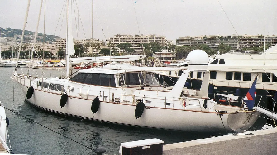 lochiel-stern-sailing-yacht-alloy-1985-32m-stern-profile