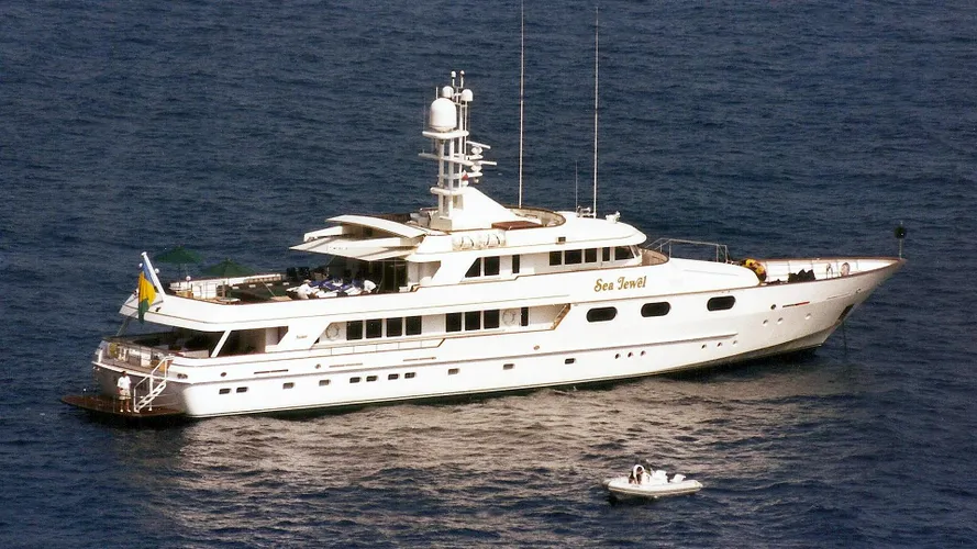 x-motor-yacht-feadship-1987-46m-profile