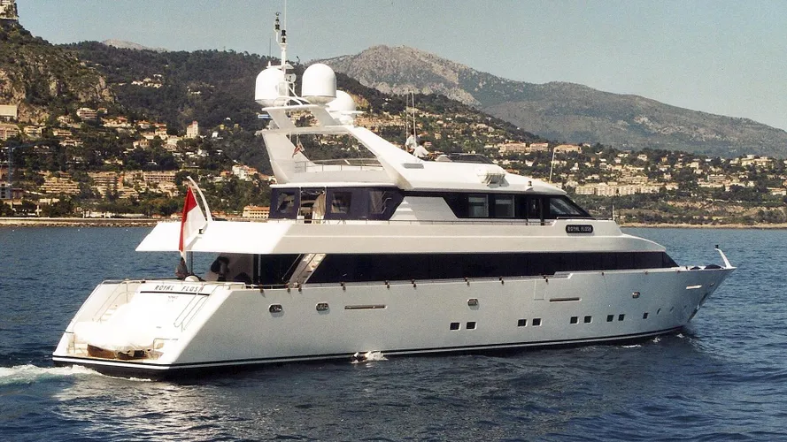 kipany-motor-yacht-intermarine-italy-1998-35m-cruising