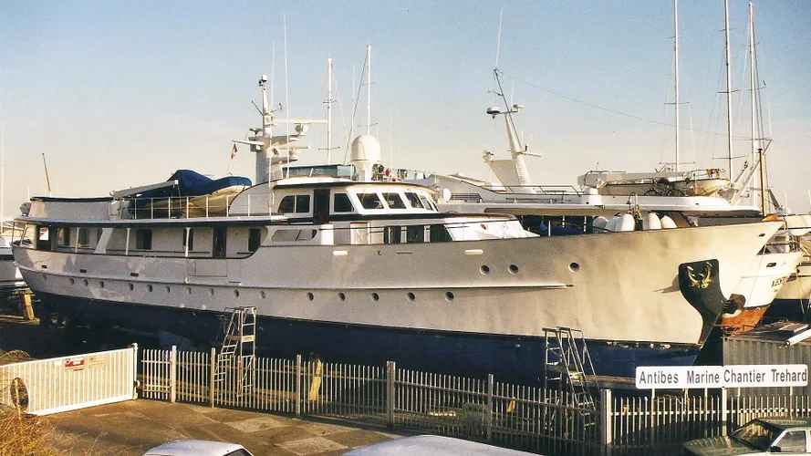 eutopia-motor-yacht-feadship-1961-35m-half-profile