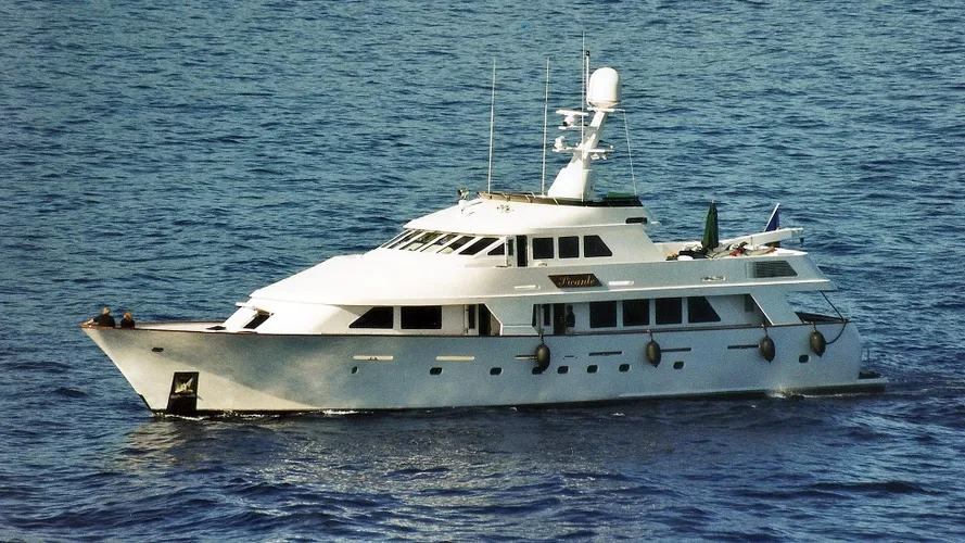 picante-motor-yacht-christensen-1989-37m-profile