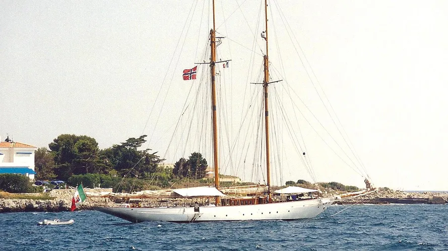 orion-sailing-yacht-camper-ncholsons-1910-45m-profile