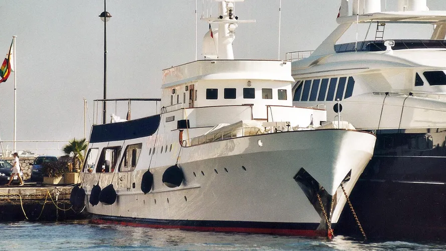 albacora-of-tortola-motor-yacht-wilton-fijenoord-1948-43m-bow