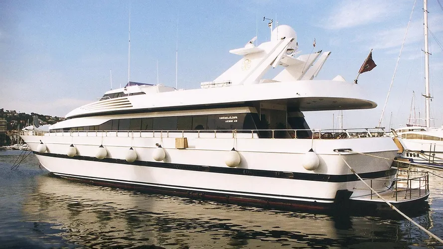 whispers-motor-yacht-cantieri-di-pisa-akhir-40-1984-38m-stern-profile