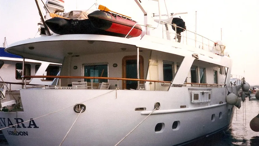 caress-motor-yacht-benetti-26d-1975-26m-stern