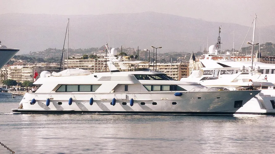victoria-motor-yacht-hatteras-107-1991-33m-profile