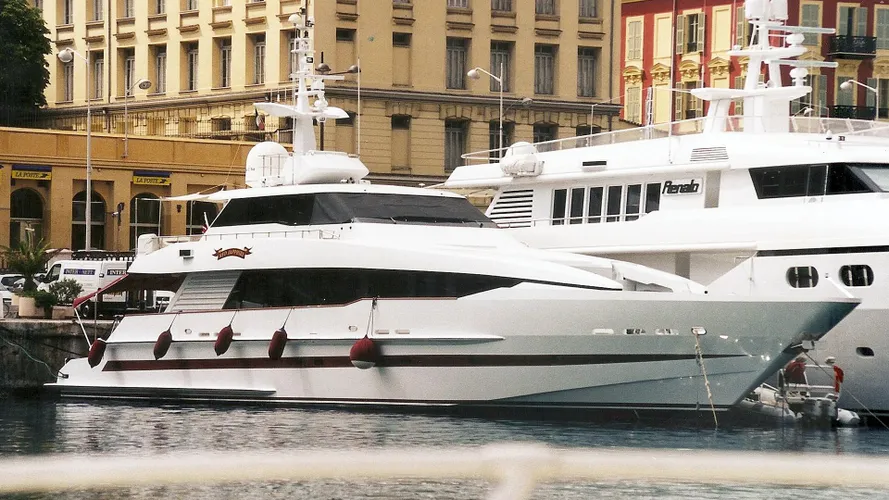 red-sapphire-i-motor-yacht-heesen-1999-39m-moored