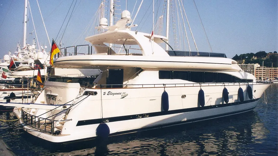 my-way-motor-yacht-horizon-drettmann-elegance-105-2002-32m-stern