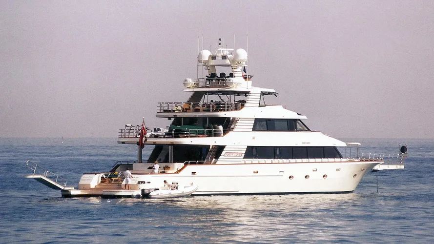 forty-love-motor-yacht-deep-sea-marine-2002-42m-half-profile