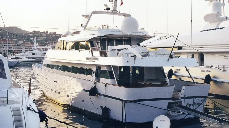 big-change-ii-motor-yacht-proteksan-1986-38m-stern-before-refit