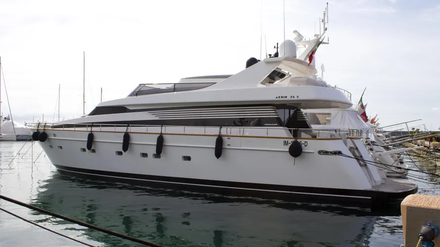blumar-motor-yacht-cantieri-di-pisa-akhir-26s-2003-26m-half-profile