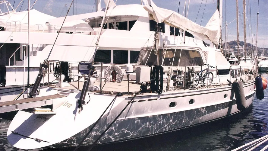 spes-nostra-sailing-yacht-jongert-2800s-1988-28m-stern-profile