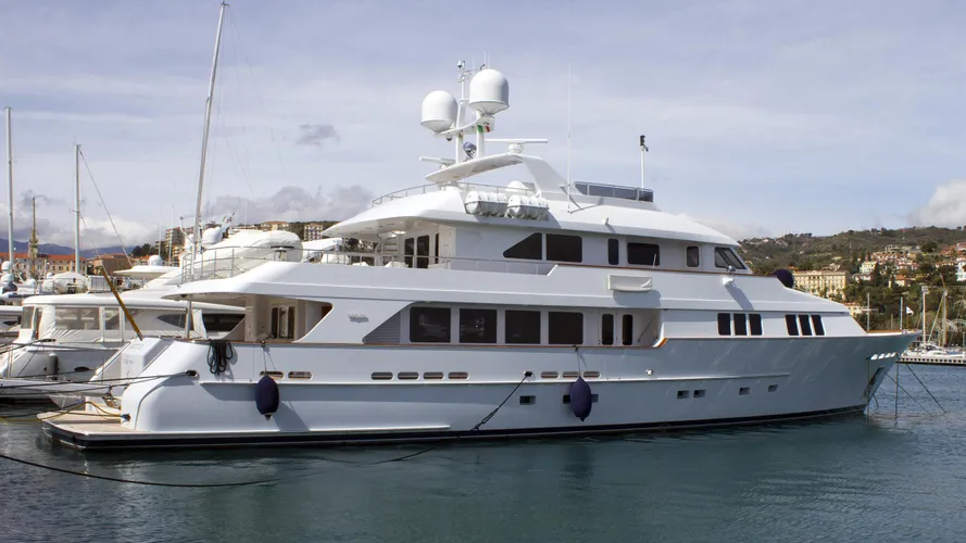 t-zero-areti-ii-motor-yacht-burger-2007-39m-moored