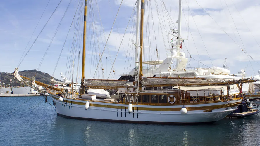 la-maia-sailing-yacht-psaros-1956-32m-profile