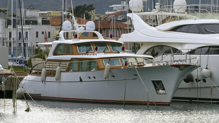 orrizonte-motoryacht-willemsen-2007-27m-half-profile