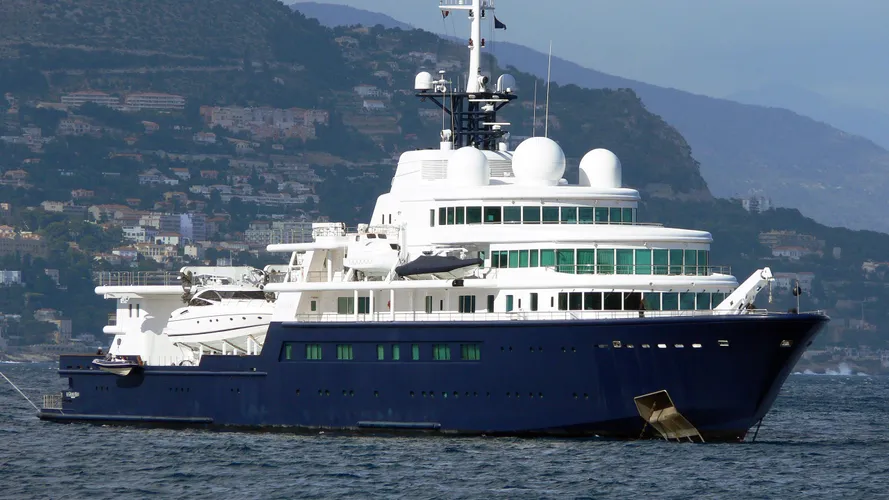 le-grand-bleu-explorer-yacht-bremer-vulkan-2000-113m-bow-profile