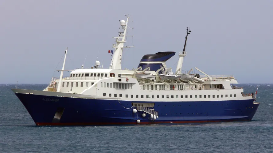 alexander-yacht-exterior