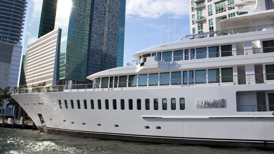 fountainhead-motor-yacht-feadship-2011-88m-bow-details