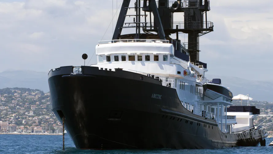 arctic-p-explorer-yacht-schichau-unterweser-1969-88m-bow-details