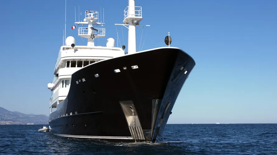 grand-rusalina-explorer-yacht-trinity-global-explorer-192-2003-59m-bow