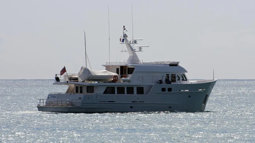 voyager-explorer-yacht-custom-passage-maker-85-2004-26m-profile