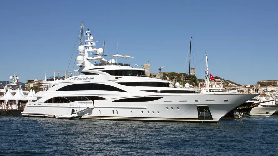 diamonds-are-forever-motor-yacht-benetti-2011-61m-half-profile