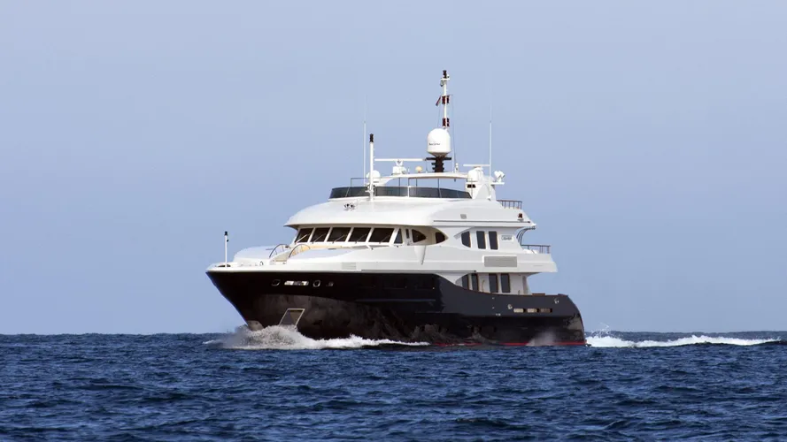 lighea-motor-yacht-maiora-43tp-2005-43m-bow