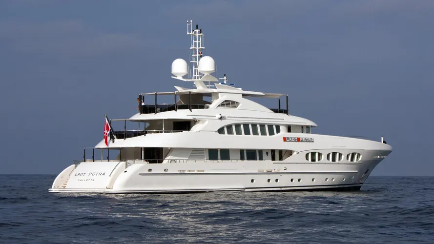 odyssea-como-lady-petra-motor-yacht-heesen-2012-47m-half-profile