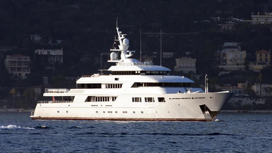 nomad-explorer-yacht-oceanfast-2003-70m-half-profile