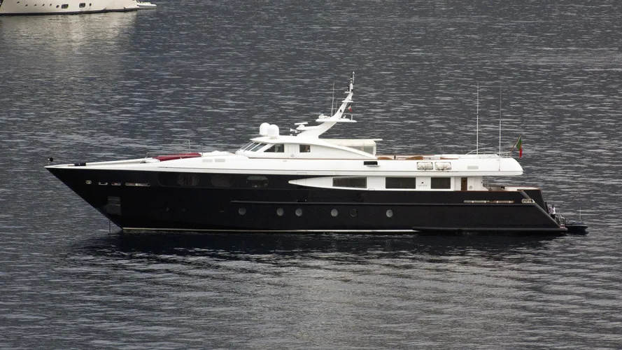 sophie-blue-motor-yacht-cbi-navi-1998-41m-profile-after-refit