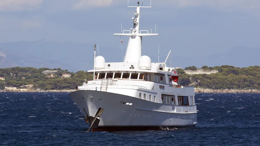 kalinga-motor-yacht-feadship-1982-54m-bow