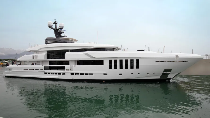 ouranos-motor-yacht-admiral-italian-sea-group-2016-50m-profile-launch